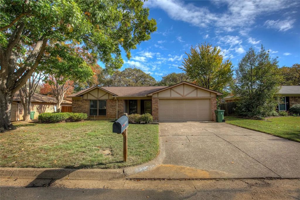 2717 Lucas Drive, Arlington