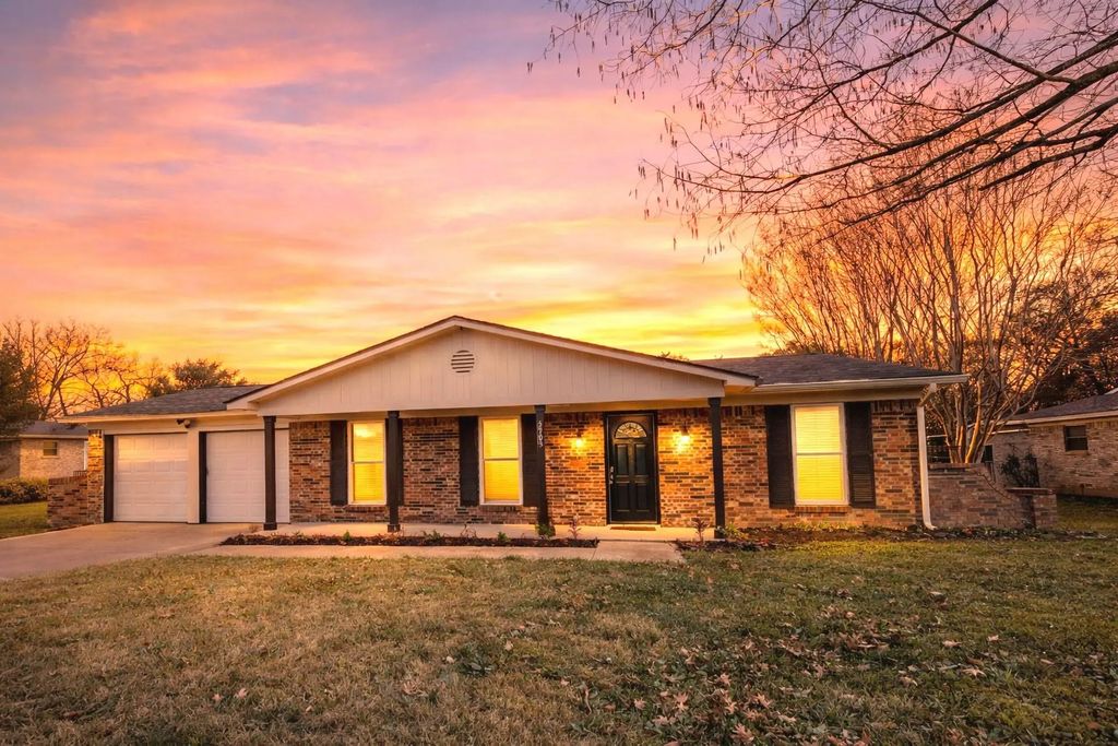 5705 Waits Avenue, Fort Worth