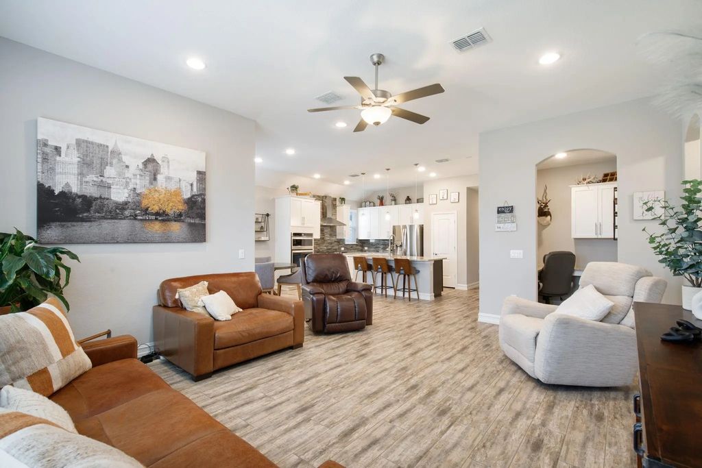 4113 Crossroads Court, Oak Point