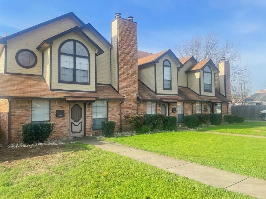 3122.3124, 3126 Conflans Road 3, Irving