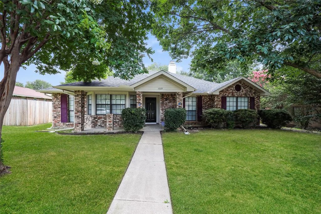1029 Twin Falls Drive, DeSoto