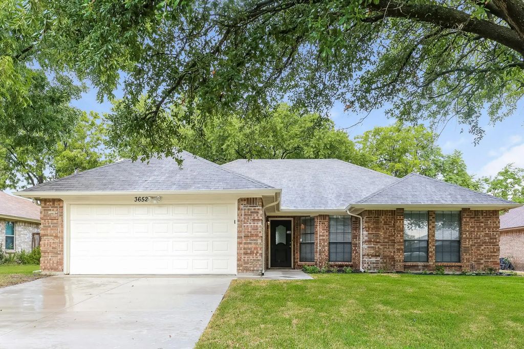 3652 Village Green Drive, Grand Prairie