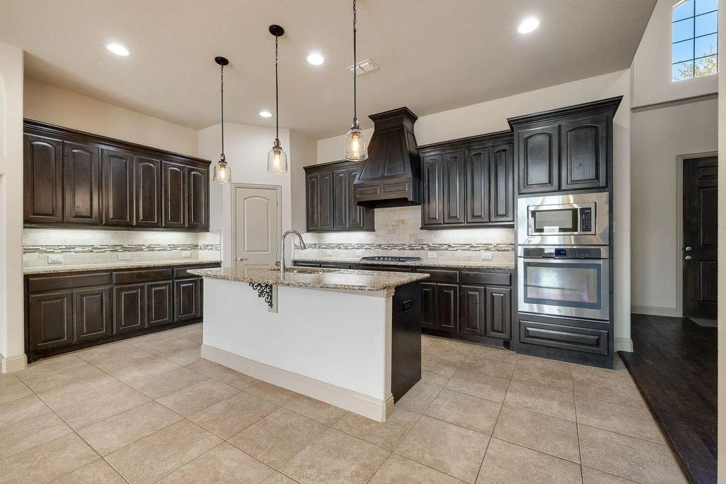 5713 Tawakoni Drive, Denton