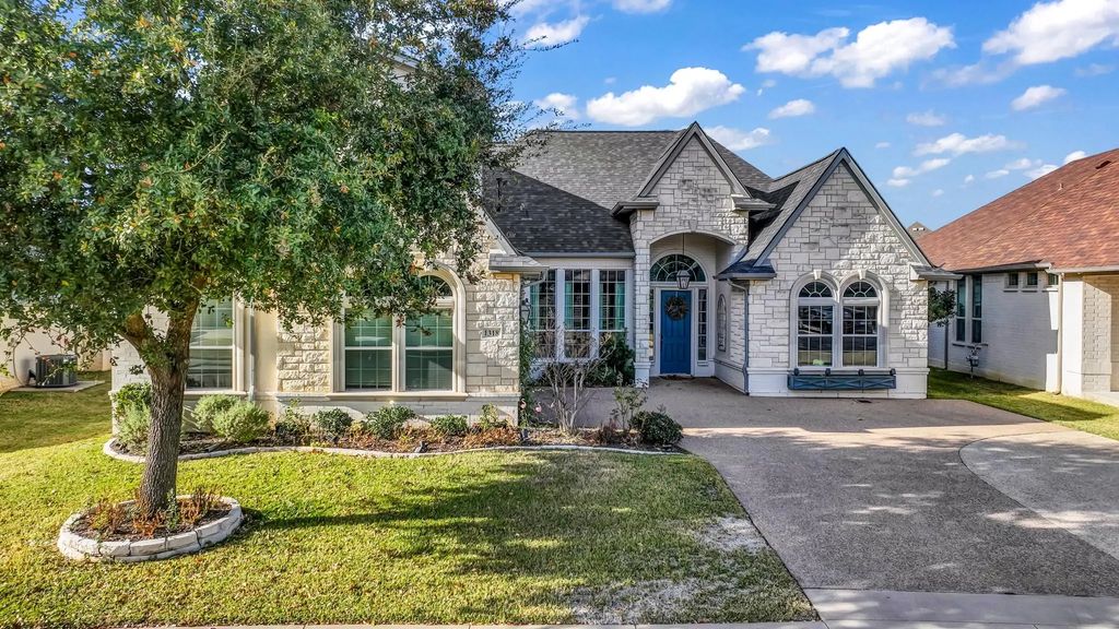 1318 Amsterdam Court, Granbury