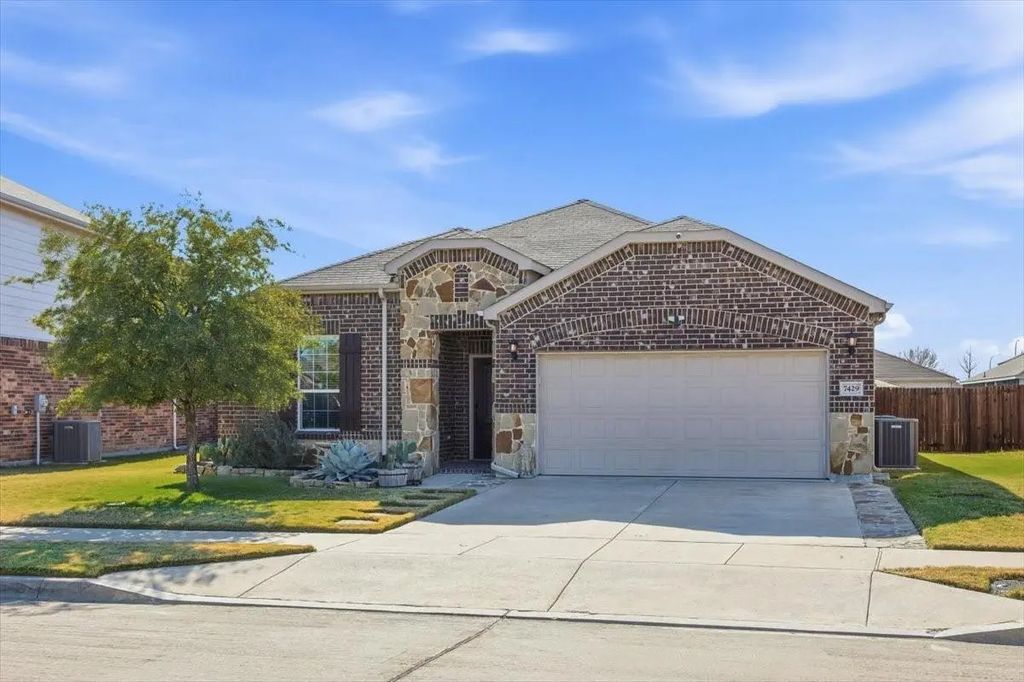 7429 Charbray Road, Fort Worth
