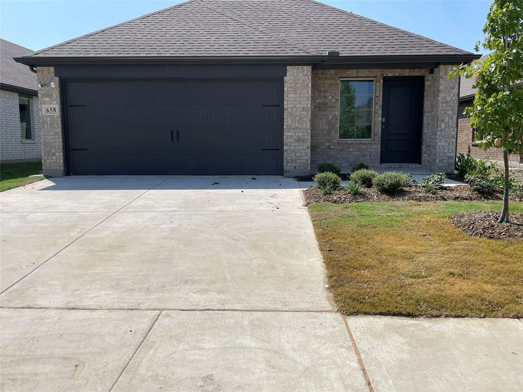 658 Walkabout Place, Lavon