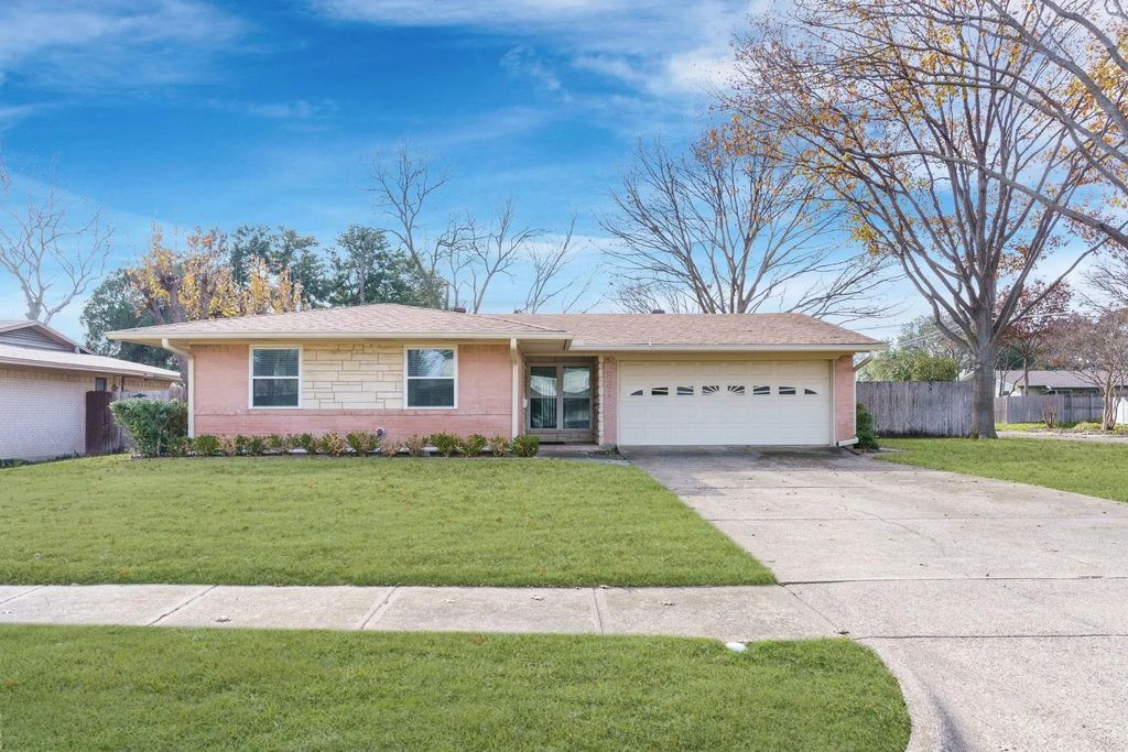 831 Warren Way, Richardson