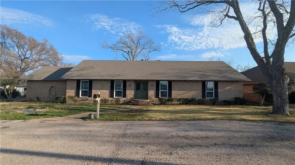 1122 W 6th Street, McGregor