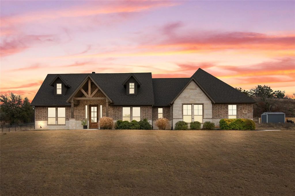 916 Silverleaf Drive, Weatherford
