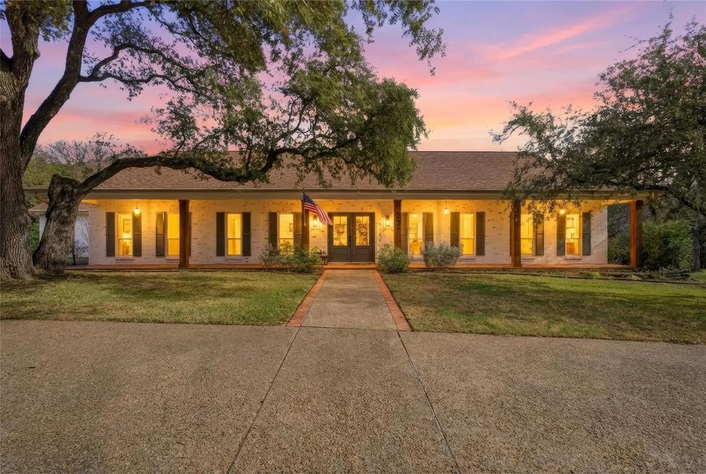 227 Oak Creek Circle, Waco