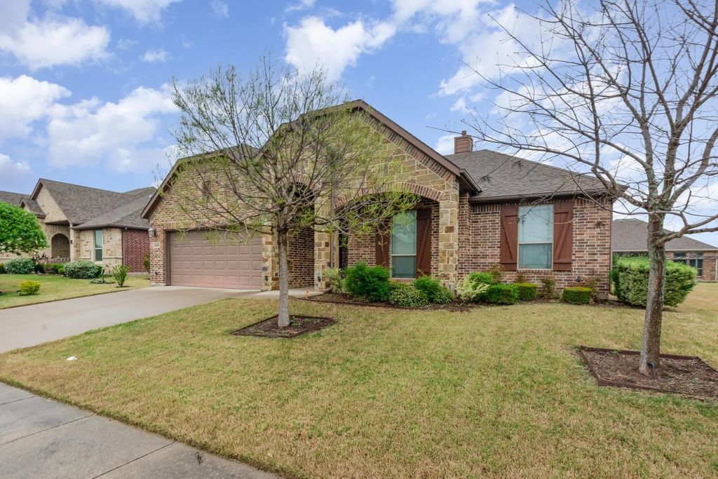 1025 Saint Matthew Circle, Royse City