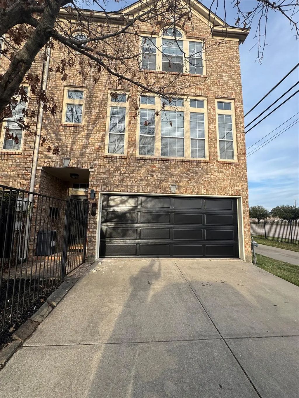 420 N Hill Avenue, Dallas