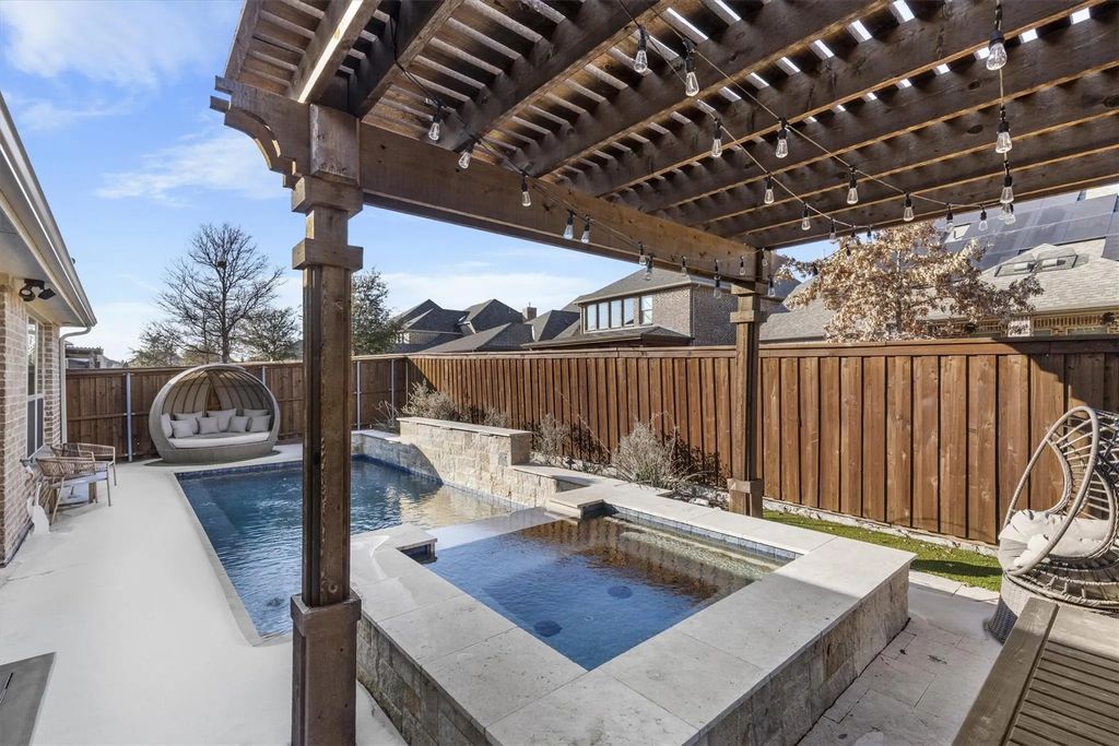 3725 Dover, The Colony