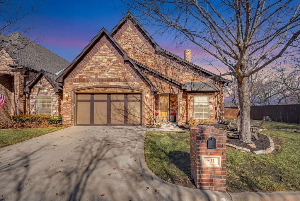 223 Wood Street 501, Grapevine
