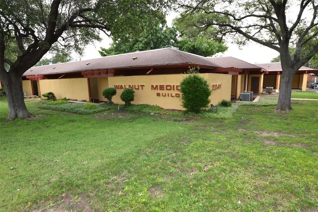 2241 Peggy Lane E, Garland