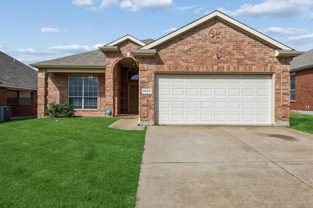 9528 Willow Branch Way, Fort Worth