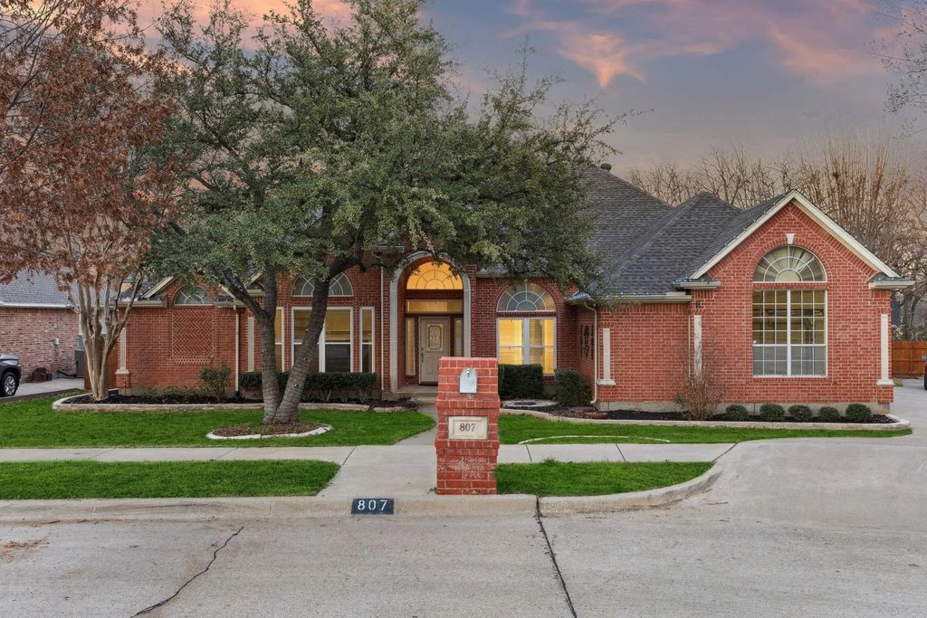 807 Evergreen Court, Keller