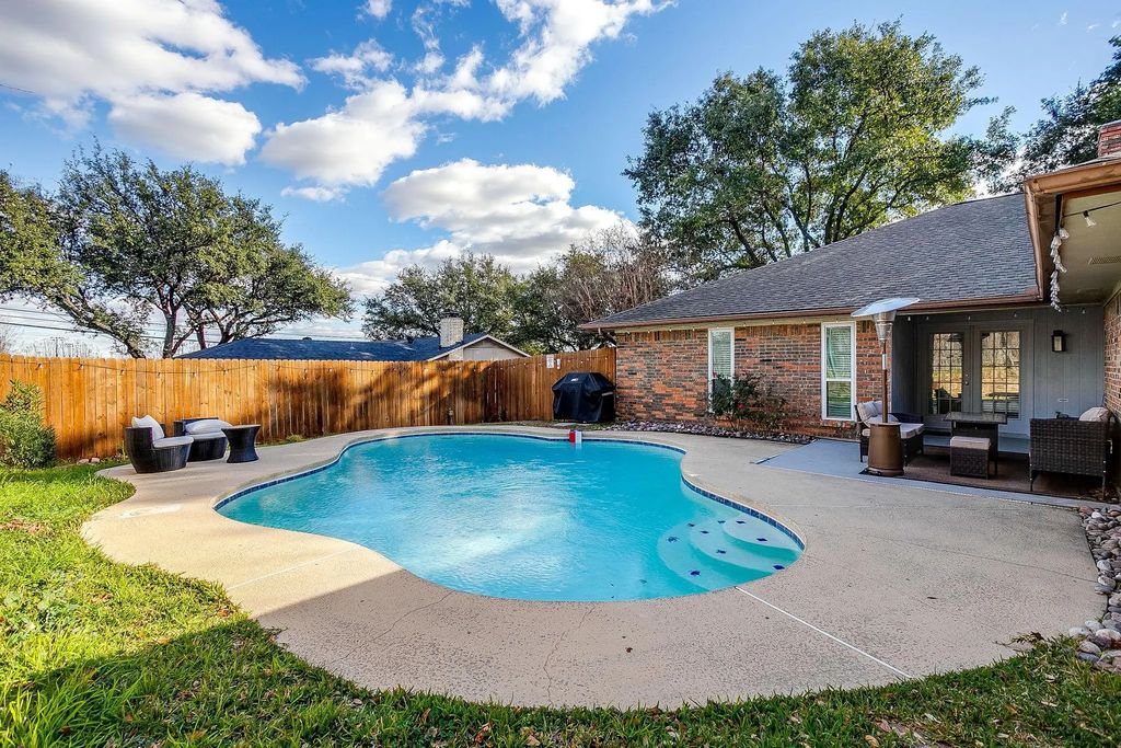 1906 Ola Lane, Grand Prairie