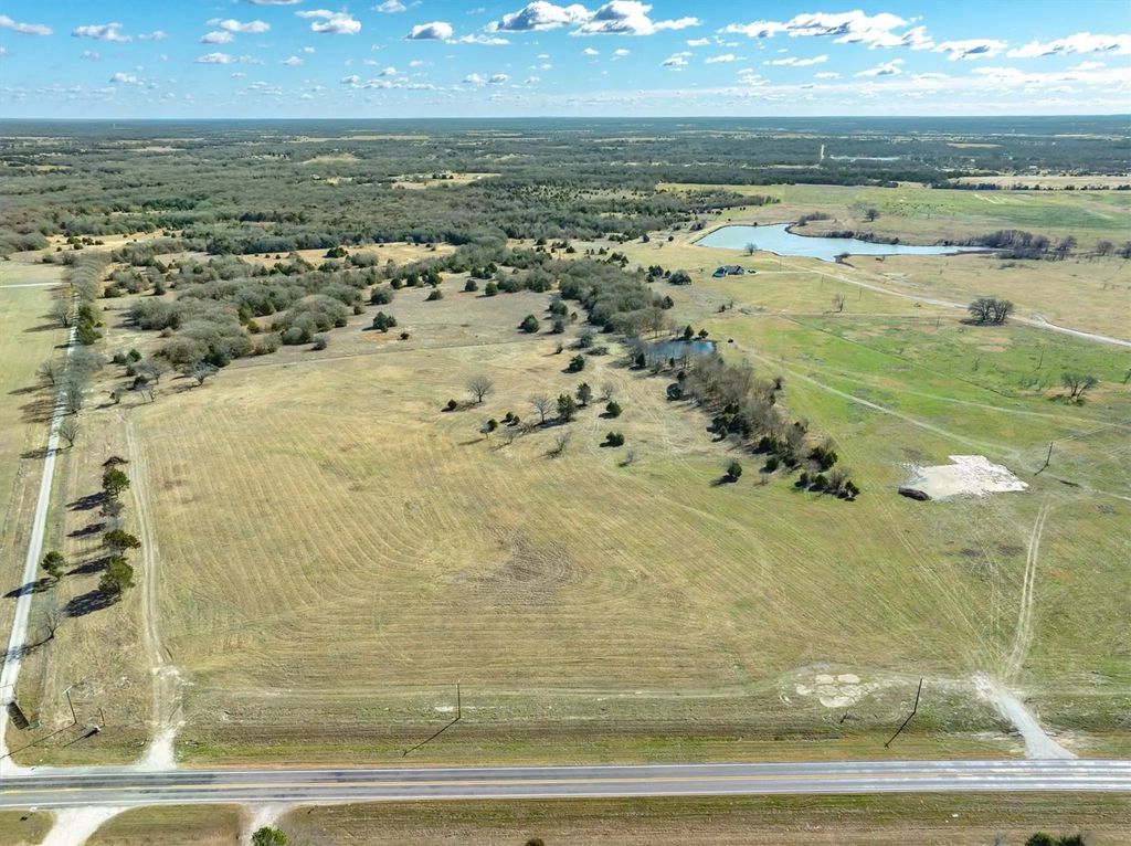 13883 Fm 47, Wills Point