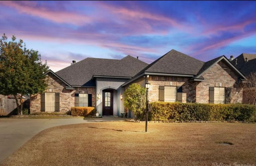 707 Fox Den, Haughton