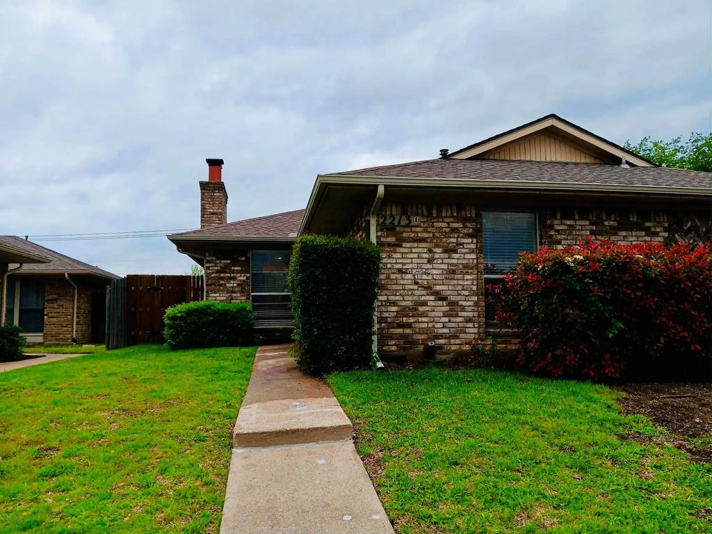 2213 Woodcreek A, Carrollton