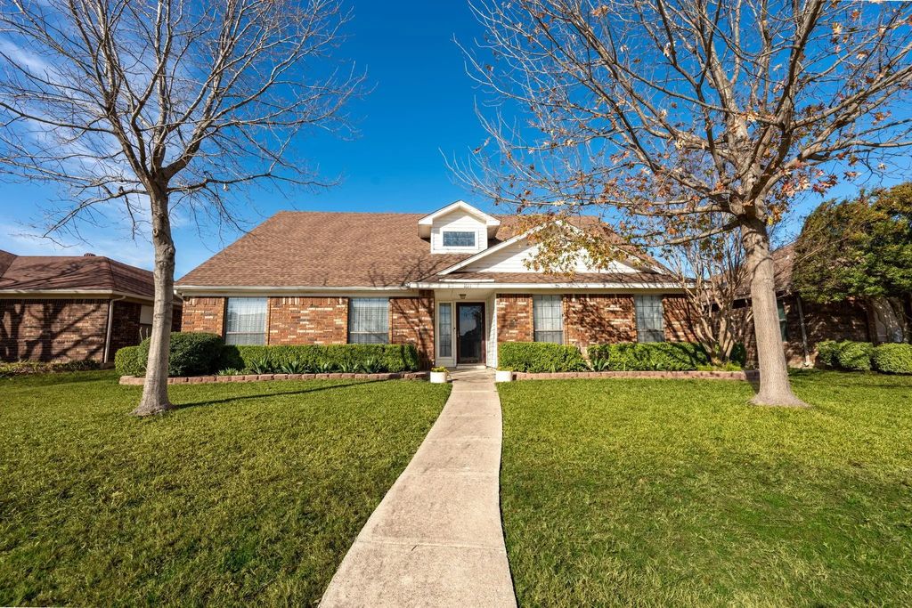1611 Mission Ridge Trail, Carrollton