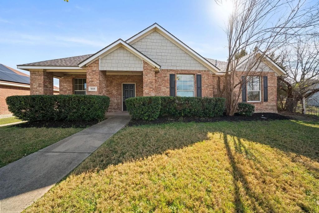 908 W Wintergreen Road, Lancaster