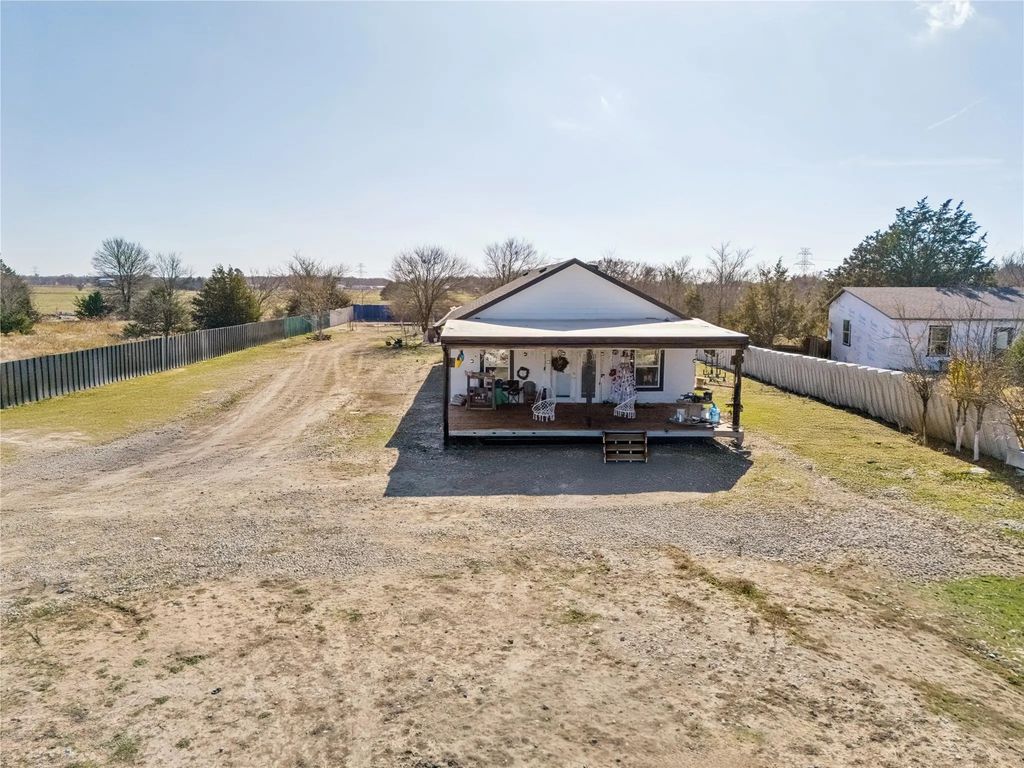 21896 County Road 4072, Kemp