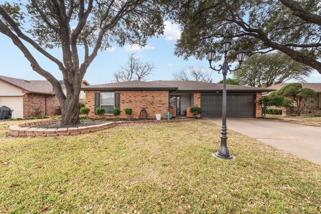 1109 Lena Street, Cleburne