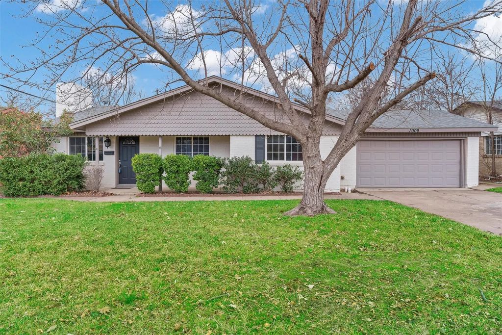 1009 Russell Road, Everman