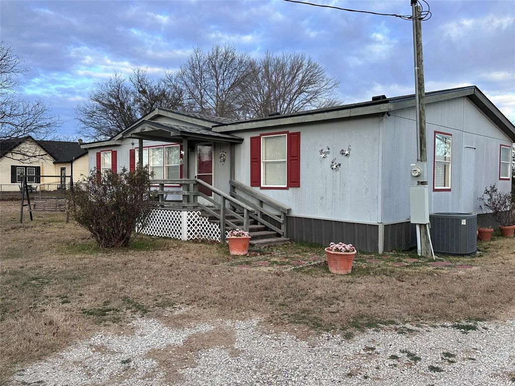 307 W Division Street, Graford