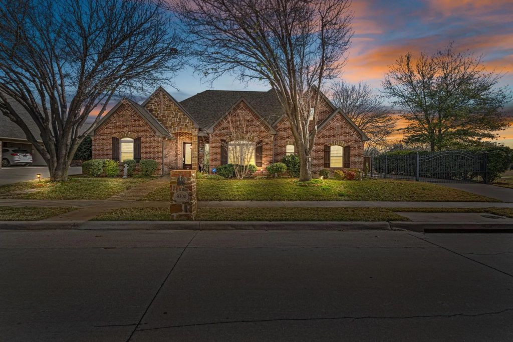 8300 Park Brook Drive, North Richland Hills