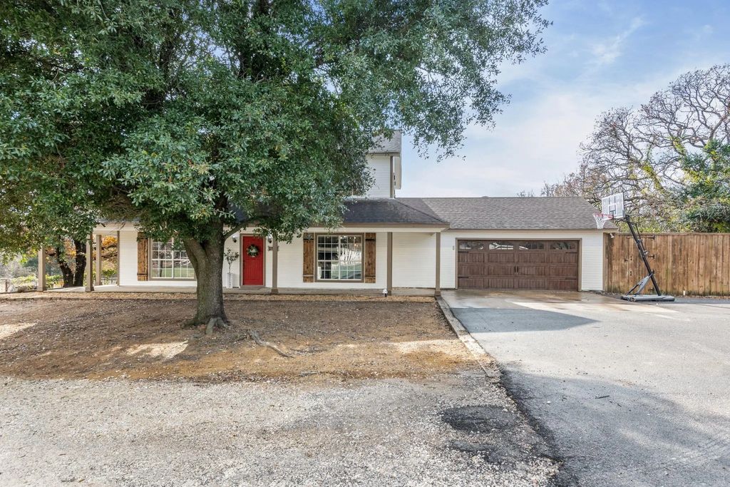 5794 Woodcrest Drive, Fort Worth