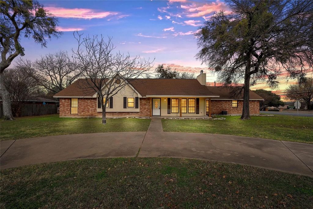 9101 Midway Drive, Woodway