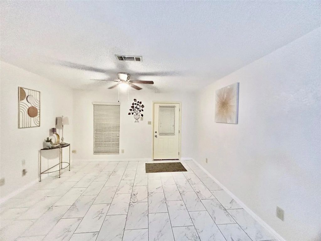 625 Carriagehouse G 1, Garland