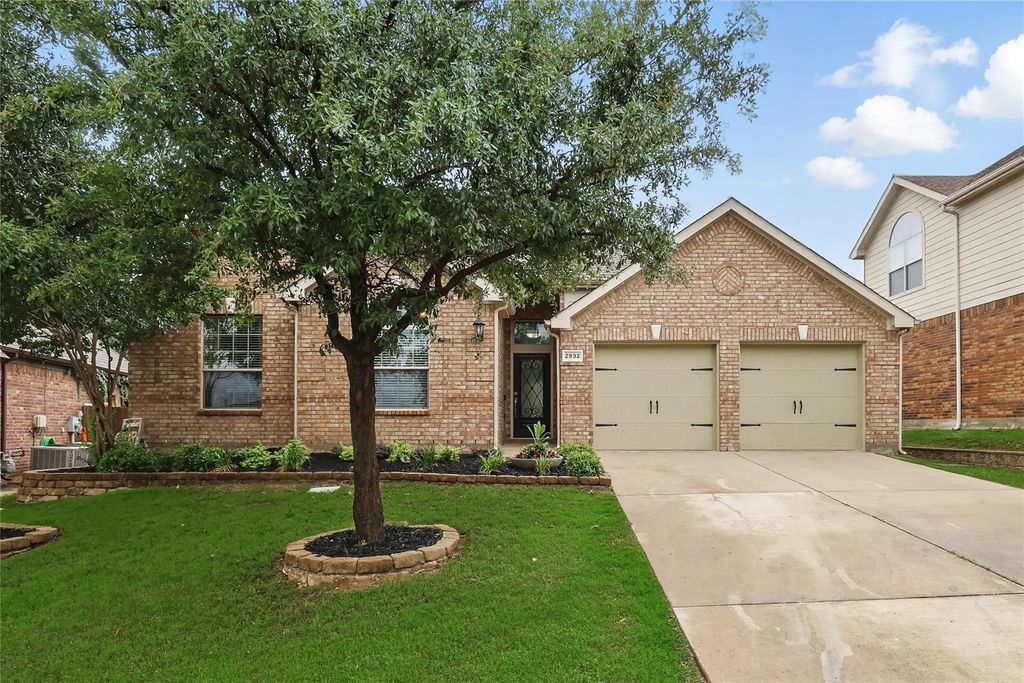 2932 Softwood Circle, Fort Worth