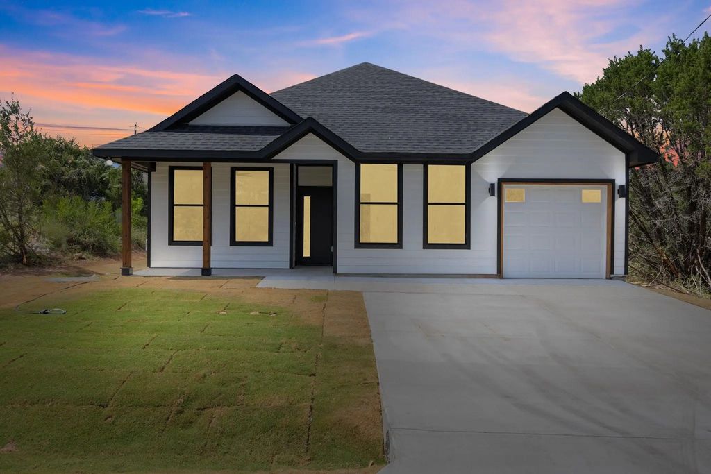 5915 Black Pine Circle, Granbury