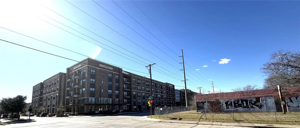 1001 Singleton Boulevard, Dallas