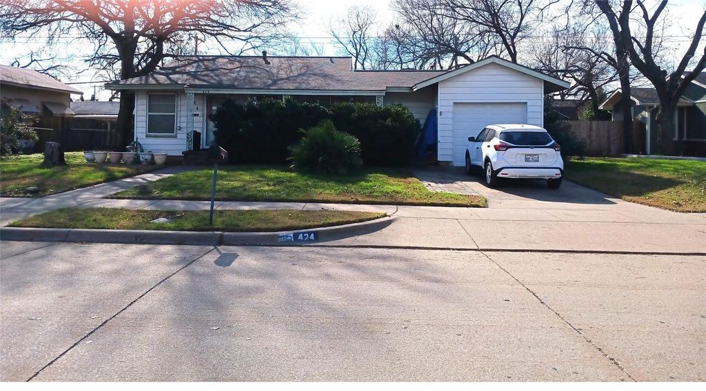 424 E Ellen Avenue, Hurst