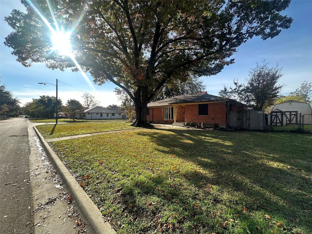 2424 Dorrington Drive, Dallas