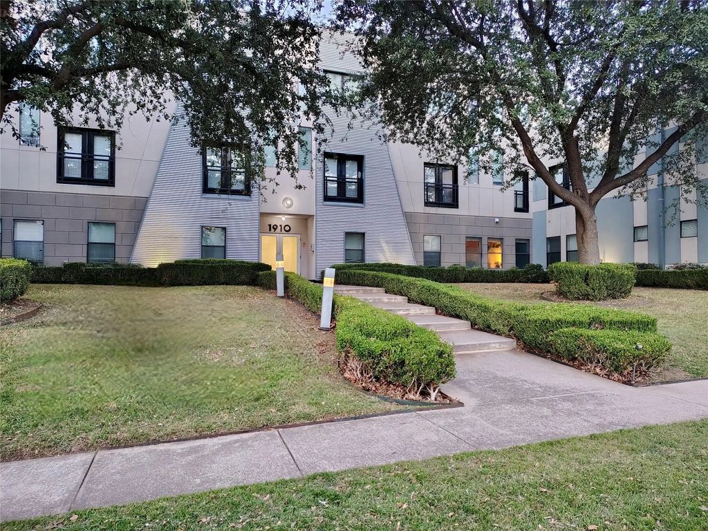1910 Bennett Avenue, Dallas