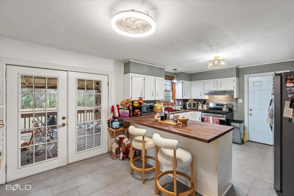 305 Greenwood Street, Mooringsport