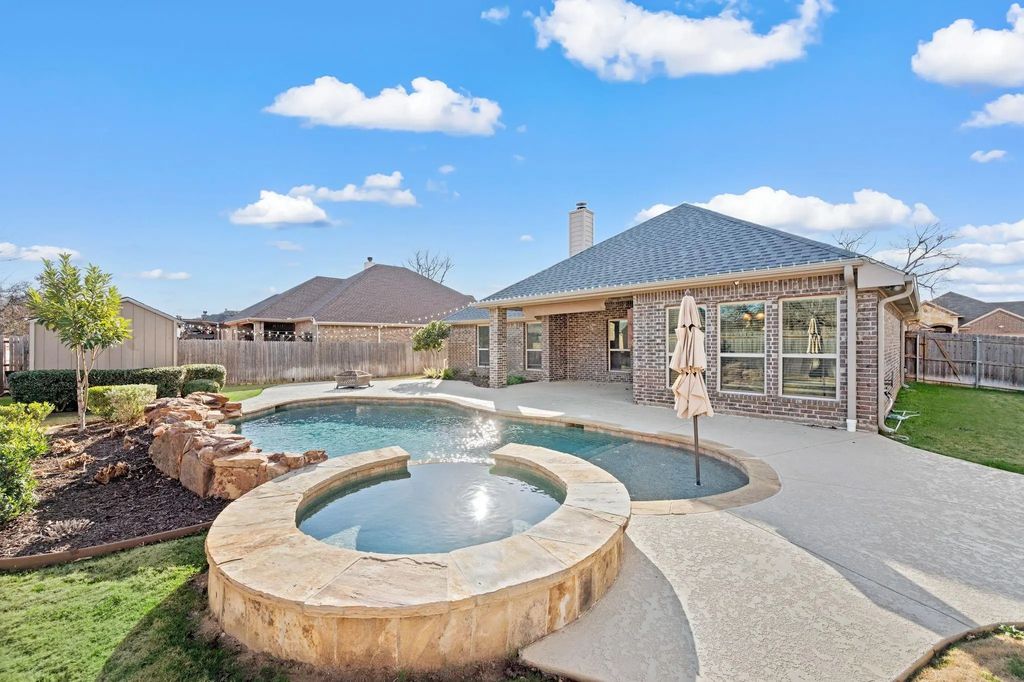 1039 Cydnie Street, Kennedale