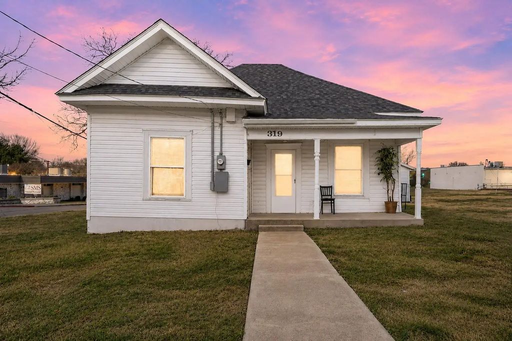 319 Mckinney Street, Mesquite