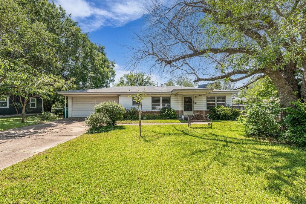 401 Avenue I, Lacy Lakeview