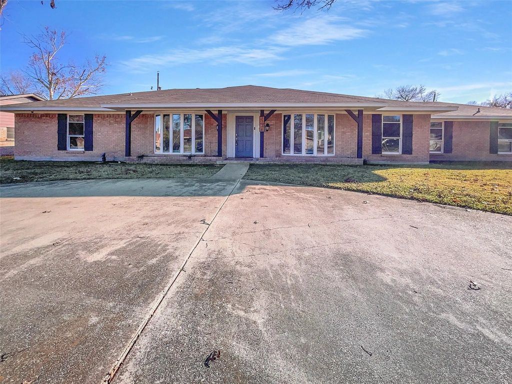 1736 Reynoldston Lane, Dallas
