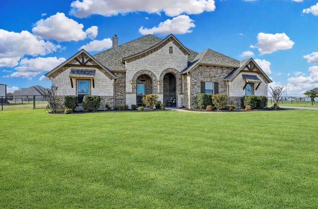700 Russell Road, Hudson Oaks