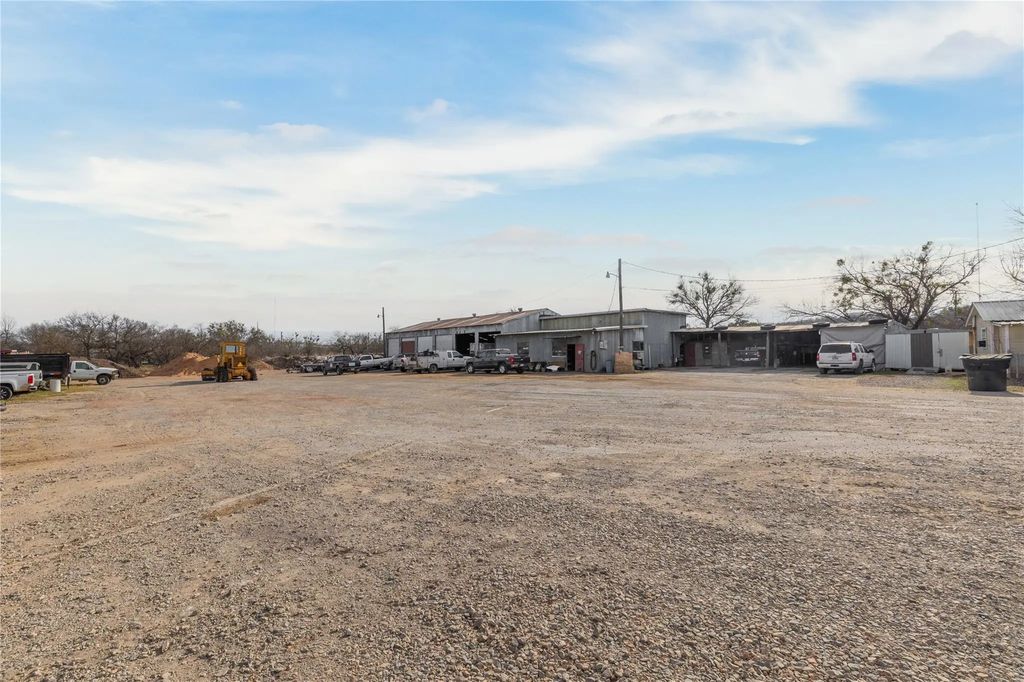 2300 W Main Avenue, Brownwood