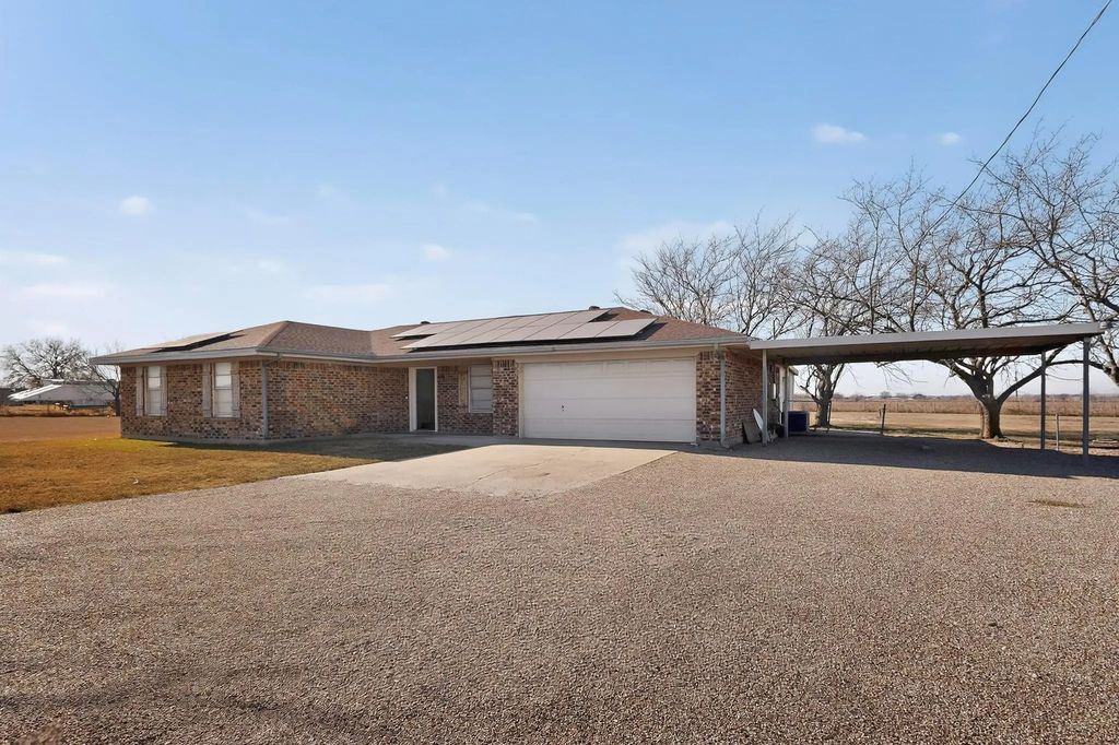 3048 S Highway 171, Cleburne