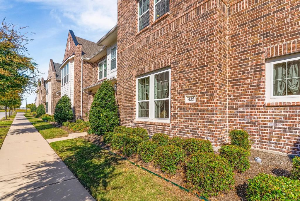 435 Madison Avenue, Fairview